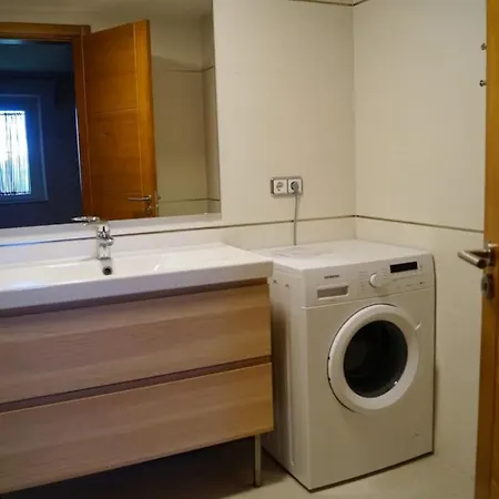 Апартаменти - 2 Bedrooms With Pool Young People Group Not Allowed - 07522