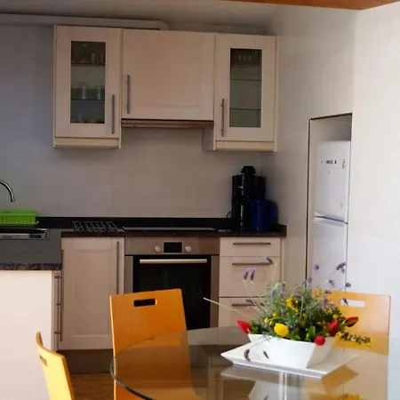 Apartment - 2 Bedrooms With Pool Young People Group Not Allowed - 07522